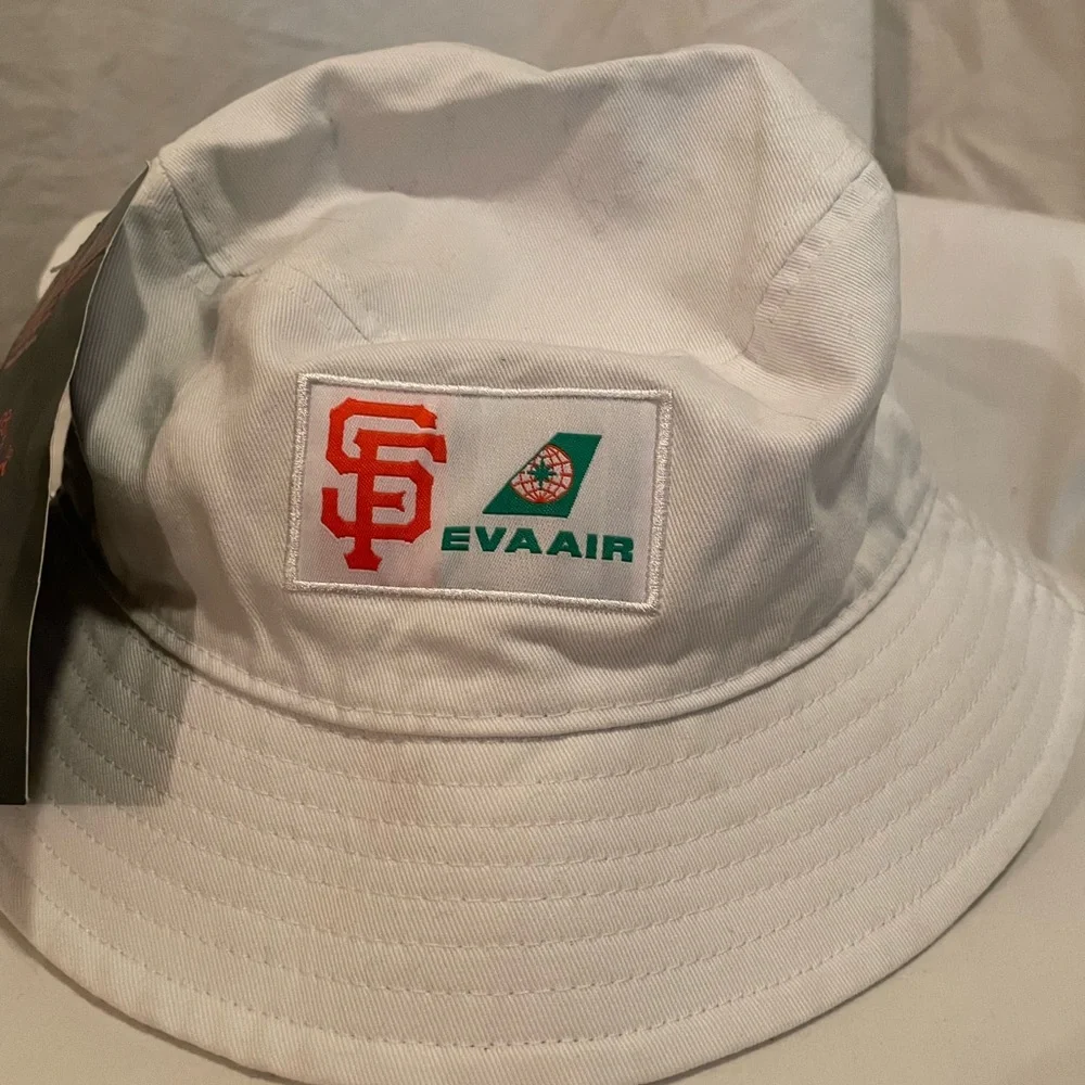 SF Giants Hello Kitty White Bucket Hat with Red Bow